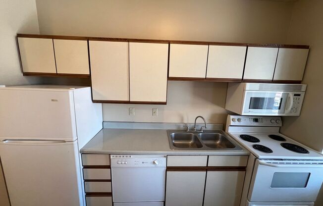 1 bed, 1 bath, 700 sqft, $825, Unit 708