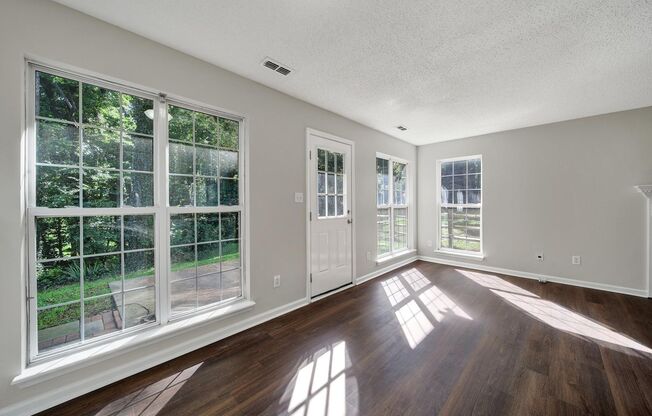 Beautiful Home at the End of a Quiet Cul-de-sac!