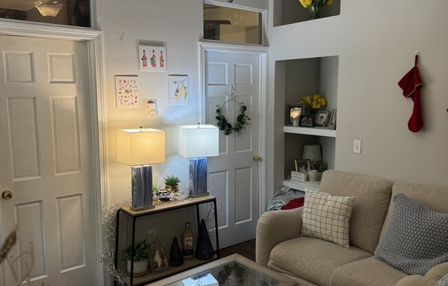 2 beds, 1 bath, $3,530, Unit 10