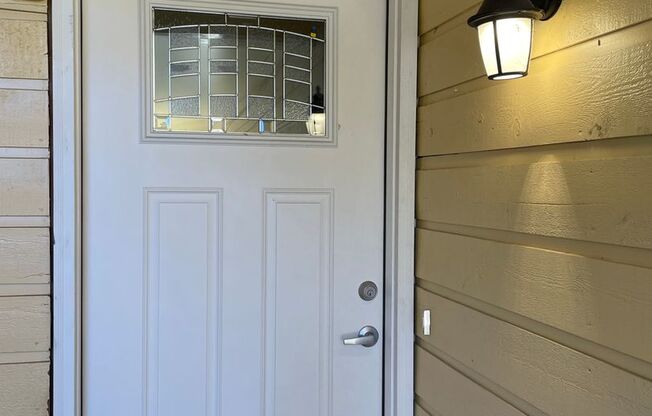 2 beds, 1 bath, 907 sqft, $1,400, Unit 1889B
