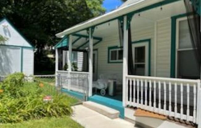 Charming and Sunlight 3BD, 1 BA in the Quaint DC Suburb of Mount Rainer, MD!!!