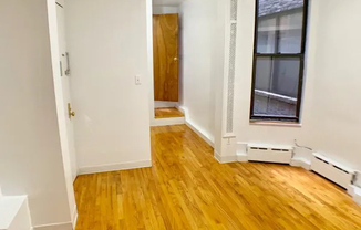 2 beds, 1 bath, $2,300, Unit 1-C