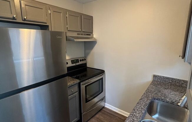 Excellent Location! Ideal for Roommates 2 Bed 2 Bath Apartment w/ Private Patio in Hixson,TN.