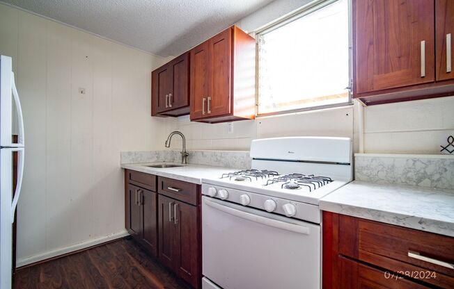 3 beds, 1 bath, $2,750