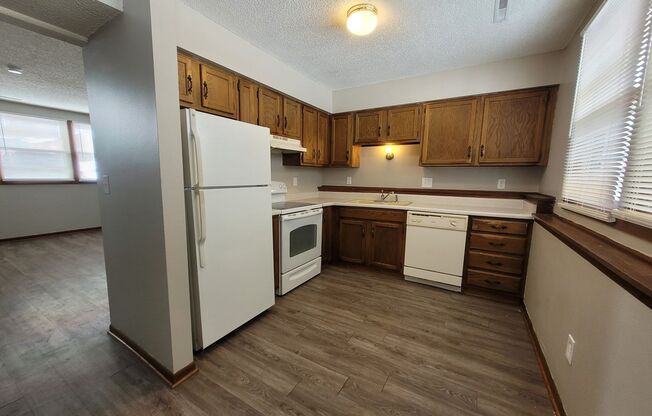 1761-1763 E Lacona Avenue