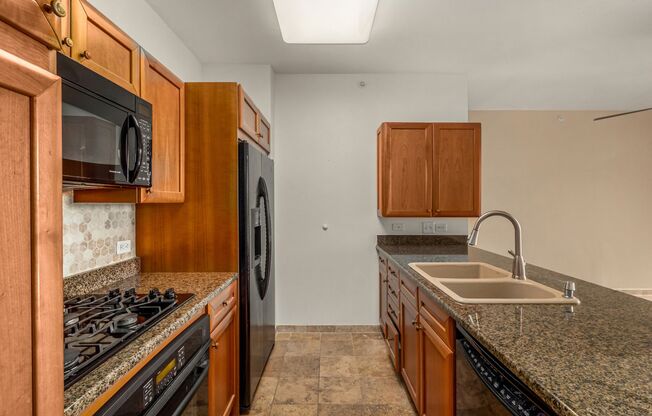 2 beds, 2 baths, $2,100, Unit # 523