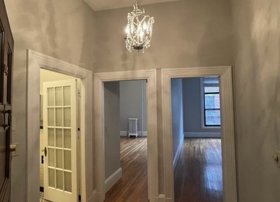 1 bed, 1 bath, 650 sqft, $2,700, Unit 105