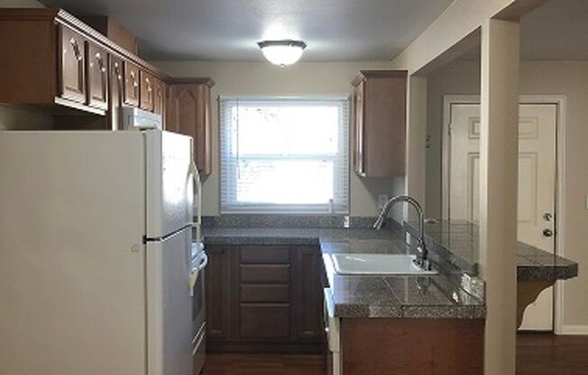 2 beds, 1 bath, $1,400, Unit 3