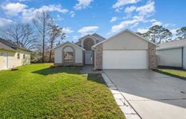 3 Bedroom / 2 Bath Home Available Now in Port Orange!