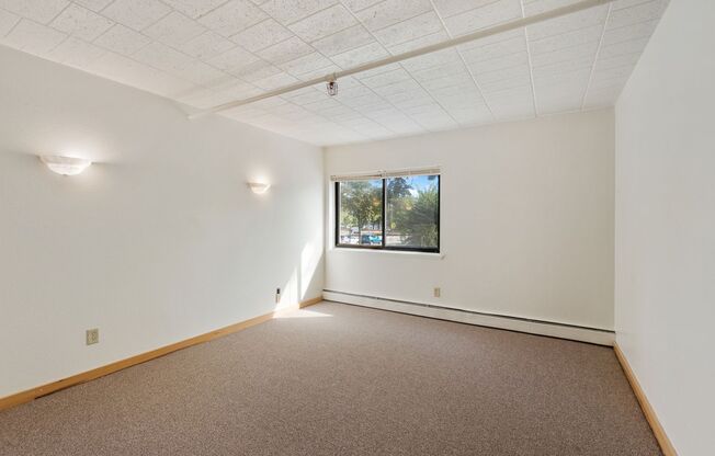 2 beds, 1 bath, 800 sqft, $1,300, Unit 14