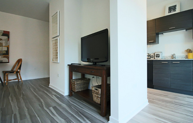 125 W CHICAGO