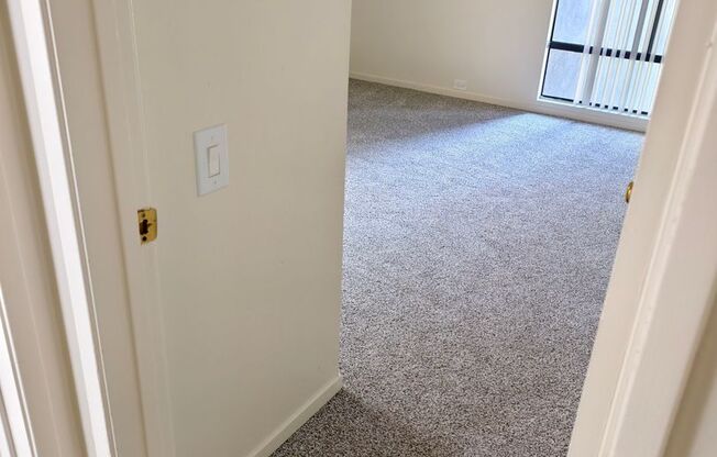 2 beds, 1 bath, 923 sqft, $1,855, Unit 140126