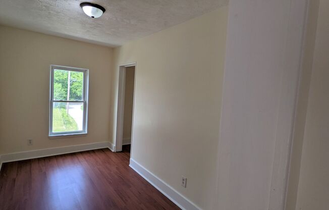 2 beds, 1 bath, 665 sqft, $850, Unit 832 Murphy 2