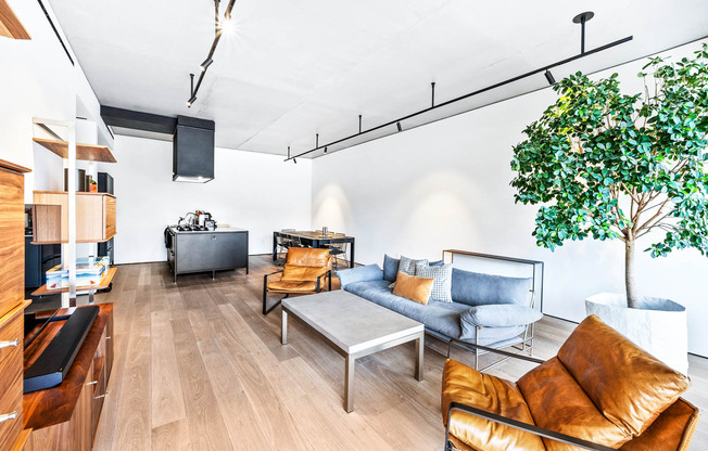 455 W 19 ST