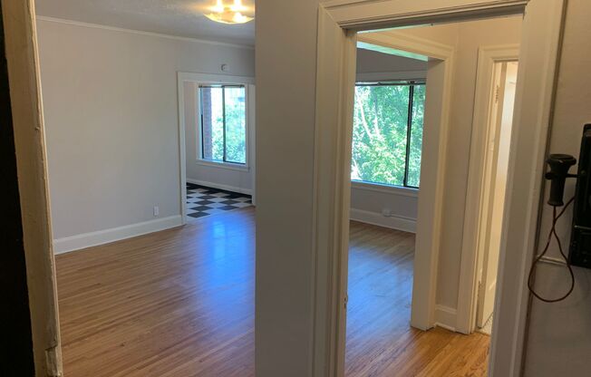 Studio, 1 bath, 450 sqft, $1,095, Unit 304