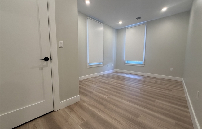 2 beds, 2 baths, 935 sqft, $3,700, Unit 302