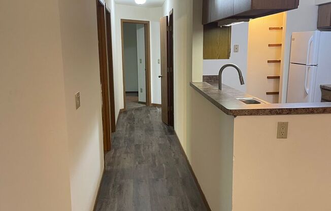 3 beds, 1 bath, 1,040 sqft, $1,695, Unit 3164-305