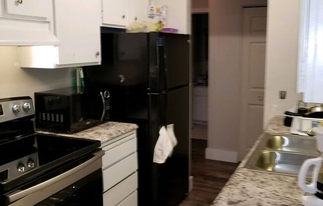 1 bed, 1 bath, 800 sqft, $985, Unit 845-205