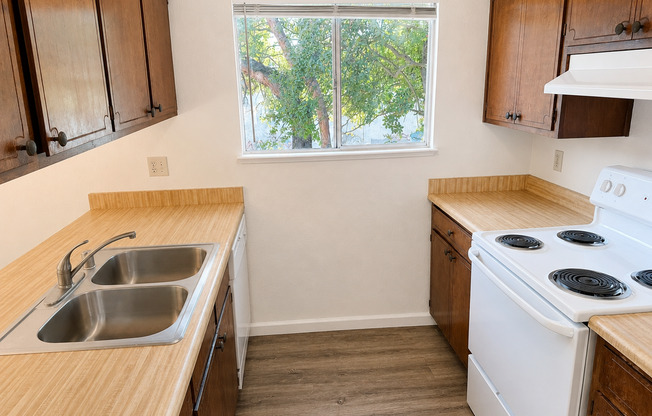2 Bedroom walking distance to Chico State!