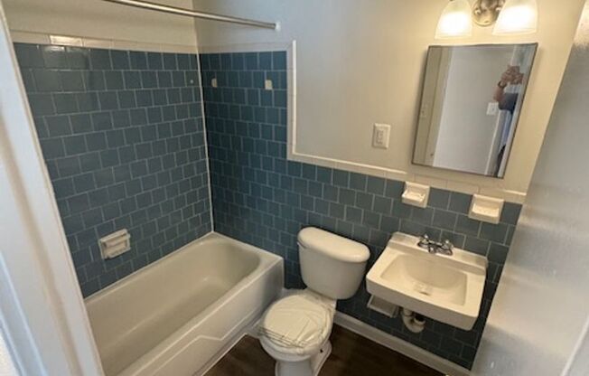 2 beds, 1 bath, $1,142, Unit 104