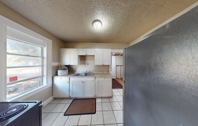 2 beds, 1 bath, $1,100