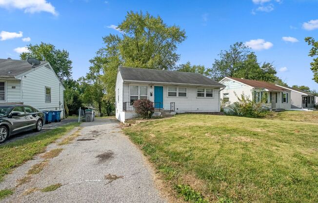 Welcome to this charming 3-bedroom, 1-bathroom house located in the heart of St Louis, MO