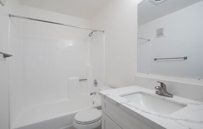 3 beds, 2 baths, 1,105 sqft, $3,295, Unit 139