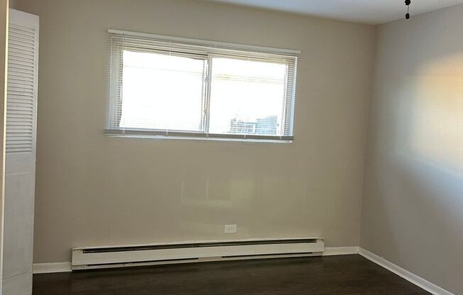 1 Bed One Bath in DOWNTOWN Forest Park!!!