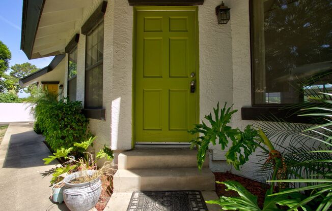 2215 W Augusta Avenue