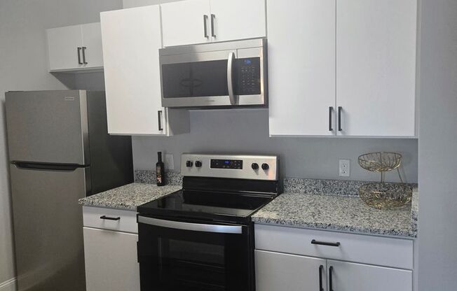 1 bed, 1 bath, 740 sqft, $1,599, Unit 600 - 3E