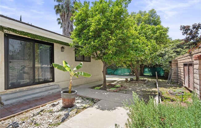 10307 DONNA AVE