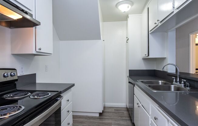 2 beds, 1.5 baths, 990 sqft, $2,395, Unit 241