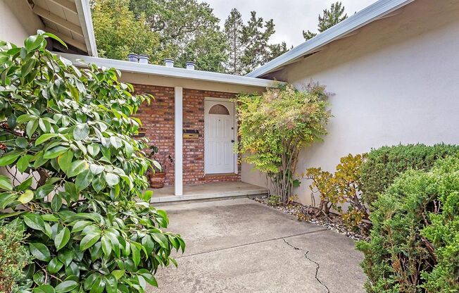 Lovely 2BR 1BA Duplex in Desirable Area in Redwood City