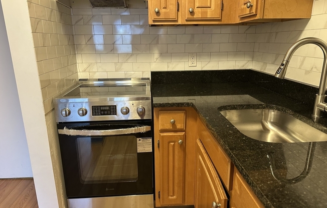Studio, 1 bath, 445 sqft, $1,650, Unit 1F