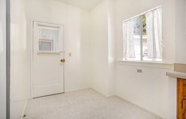 3115 Santa Clara Ave - 2 bedroom | 1 bath | Upper unit