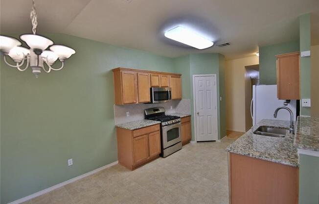 BEAUTIFUL 3 BEDROOMS / 2 BATH HOME IN SETTLERS CROSSING