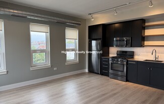 941 W Belmont Ave