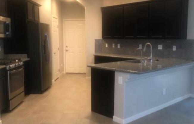 4 Bed house off Stephanie and Warm Springs