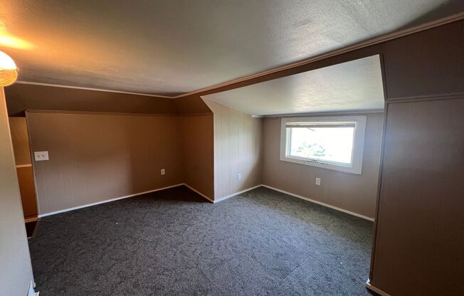 2 beds, 1 bath, $1,150, Unit A926 - Upper