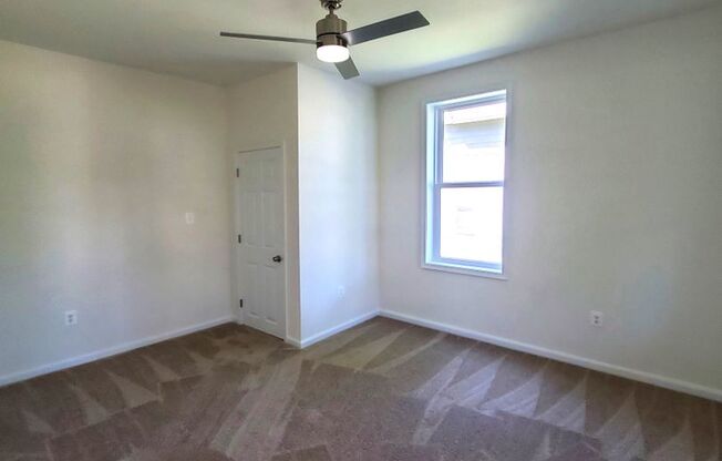 3 beds, 1 bath, $1,800, Unit 5511 Carter Ave. Unit 1