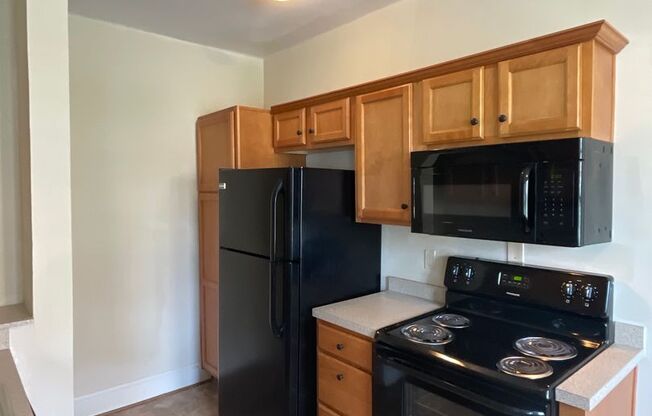 1 bed, 1 bath, 693 sqft, $1,075, Unit 1616 E. 8th St. #1