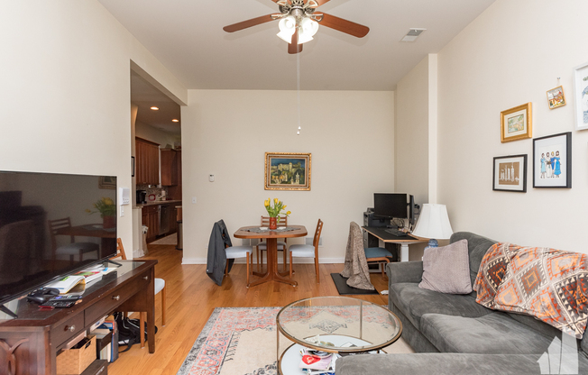 2702 W Thomas St, Chicago IL 2