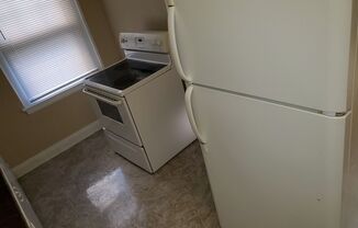 2 beds, 1 bath, $695, Unit Apt # 4