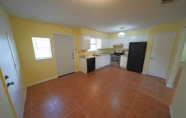 3 beds, 1 bath, $1,400