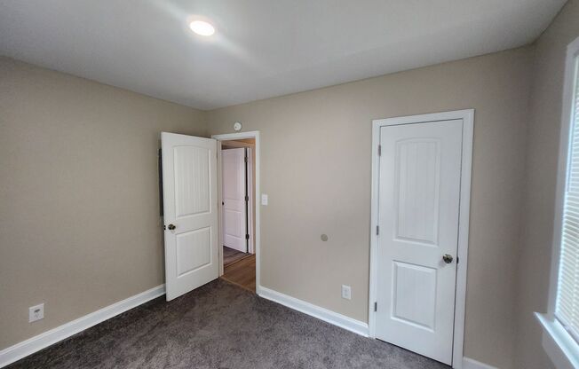 3 beds, 1 bath, $1,120