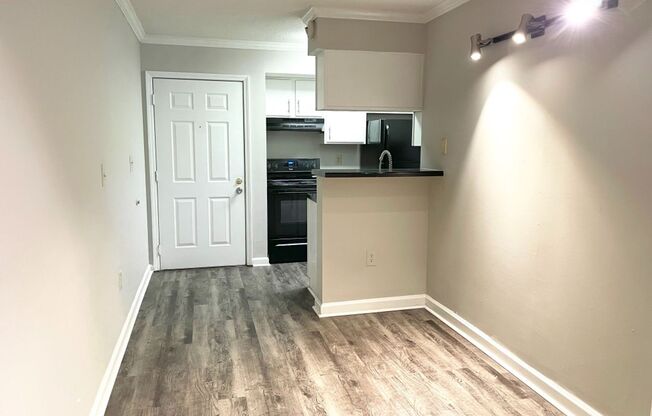 RENOVATED 1BD CONDO!! STEPS AWAY FROM PERIMETER MALL!!