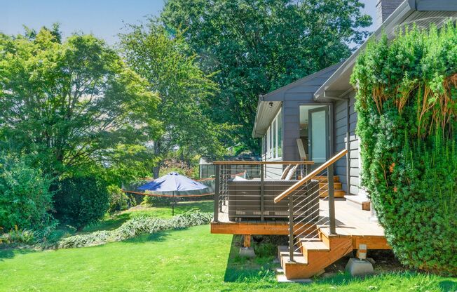 Stunning Mid-Century Home with Spectacular Southerly Views in Sought-After Terwilliger Heights!