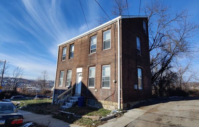 *Spacious 2BD/1BA Single-Family Home Available in Oakland*