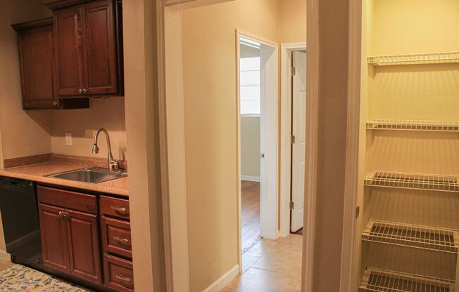 2 BEDROOM - MAHNCKE PARK