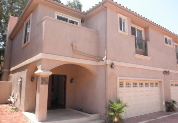 Beautiful Townhouse 4bd 3.75ba w/balconies, garage, laundry hkups, gated community